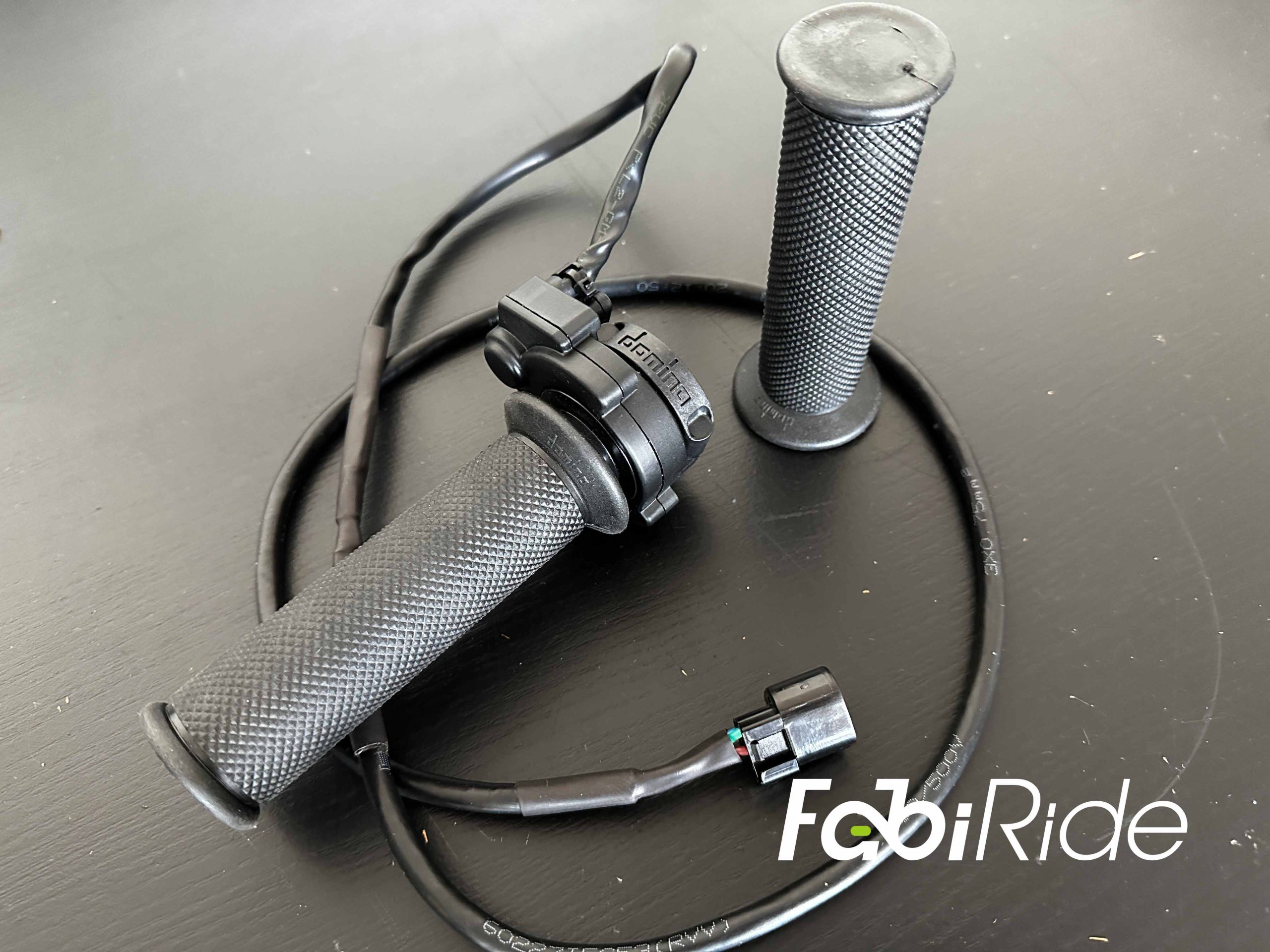 Domino throttle Sur-ron - Talaria - Bafang - Higo 3pin - Obrázek 2